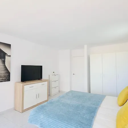 Stylish Olympia With Ocean View